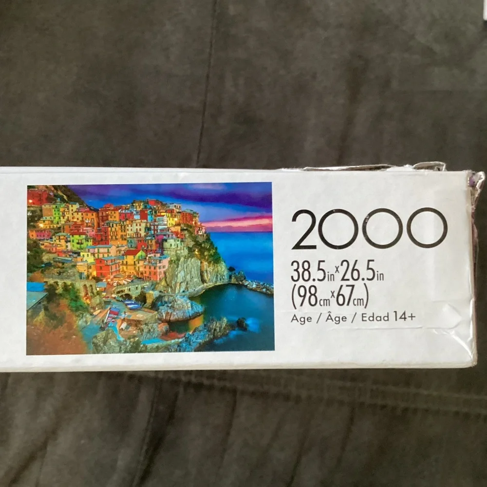 2000pc Puzzle - Picture 3 of 5